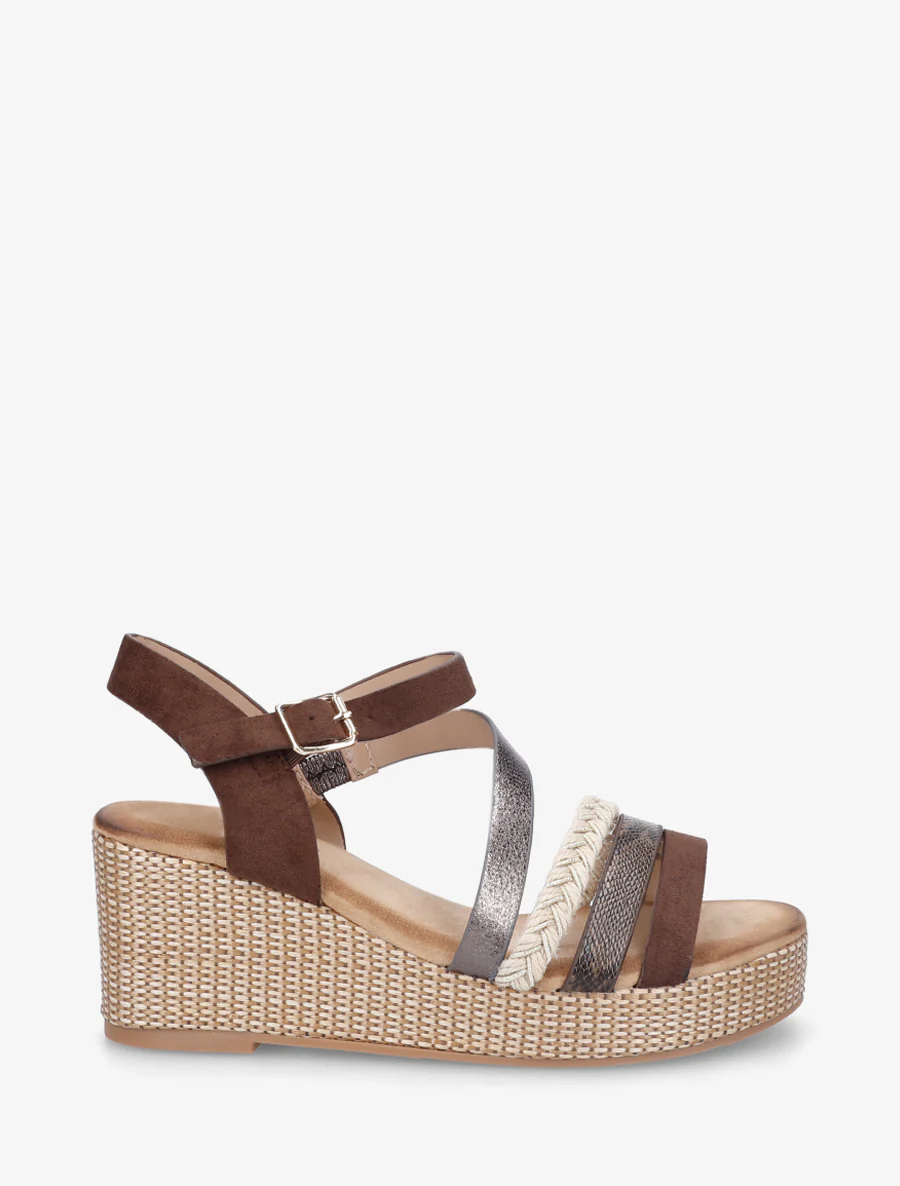 Fantasierijke sandalen met meerdere bandjes - Bruin