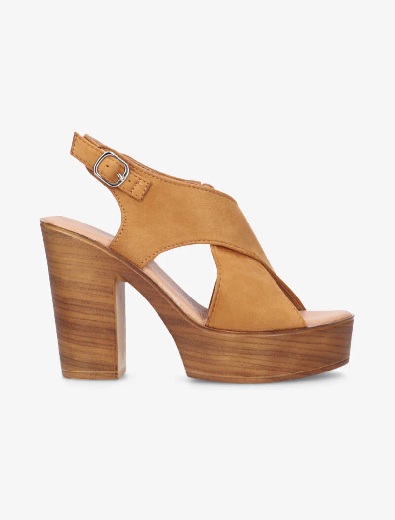 Gekruiste sandalen met houten hak - camel