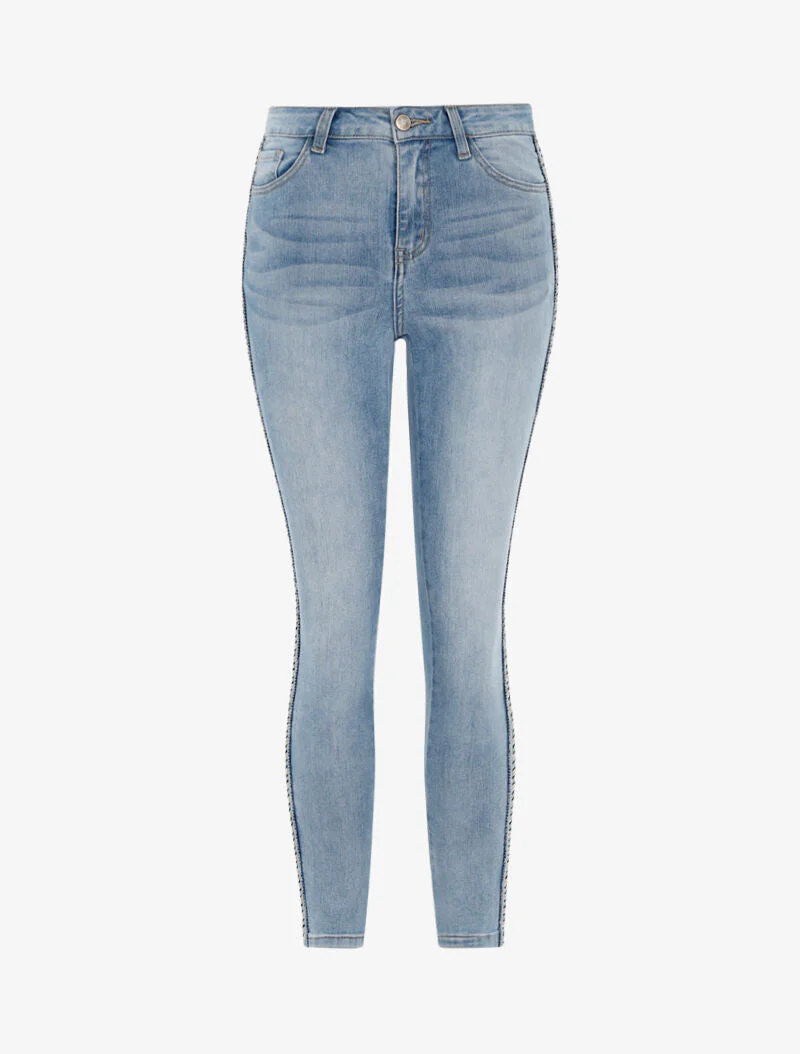 Jean 7/8 met gevlochten en geborduurde biezen - licht denim