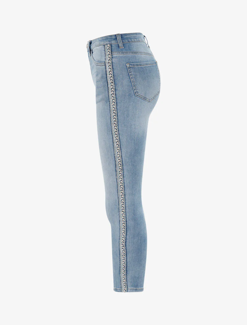 Jean 7/8 met gevlochten en geborduurde biezen - licht denim - Image 3