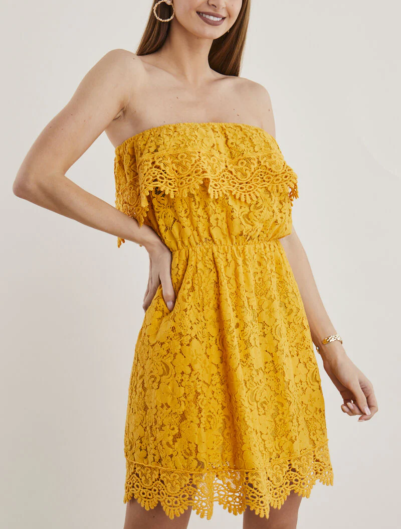 Jurk met een strapless top van haakwerk - geel
