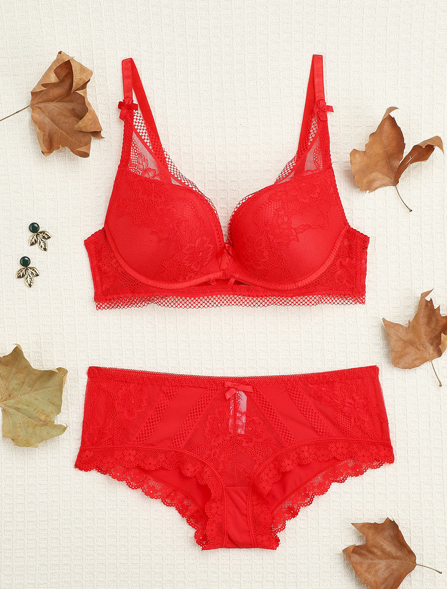 Kantenset met opengewerkte details en shorty - Rood