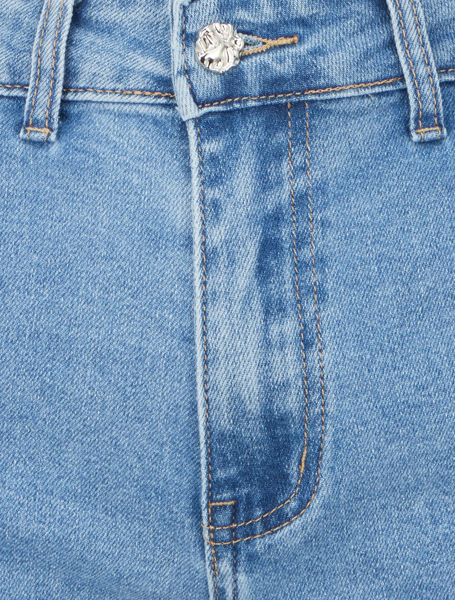 Korte spijkerbroek met normale taille en aansluitende pasvorm. - Blauw - Image 3