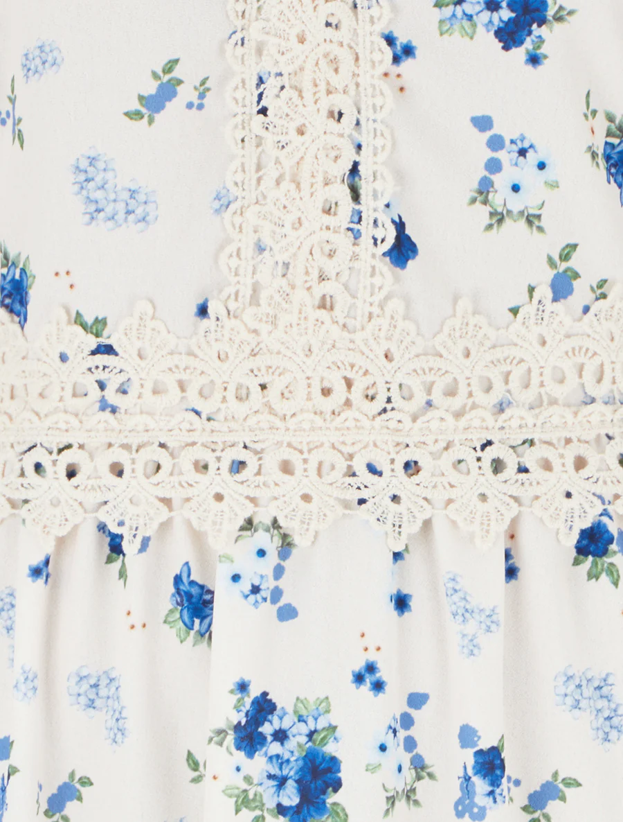 Lange jurk met kleine bloemenprint en haakdetails. - Blauw - Image 3