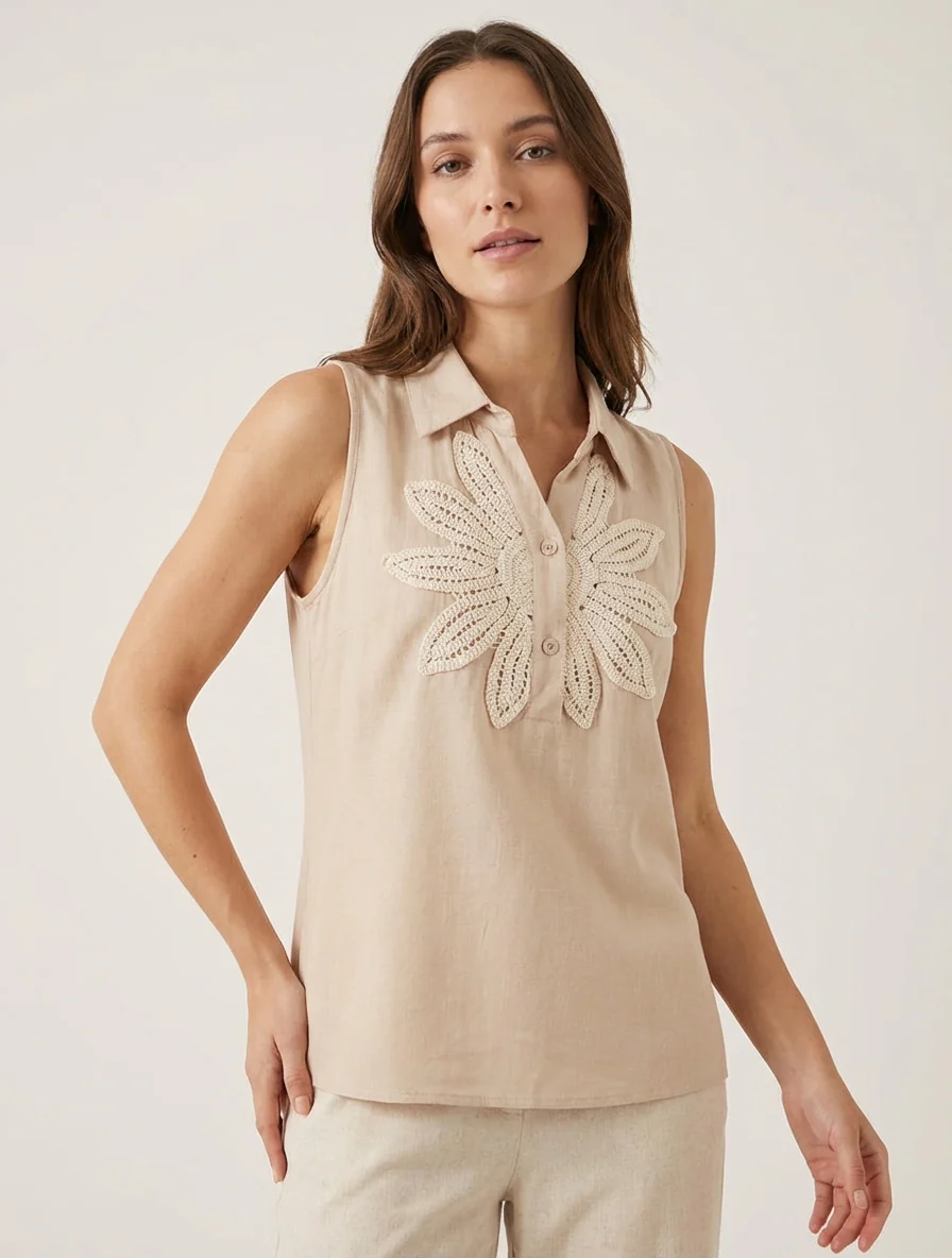 Mouwloze blouse met bloemenborduursel - Beige - Image 4