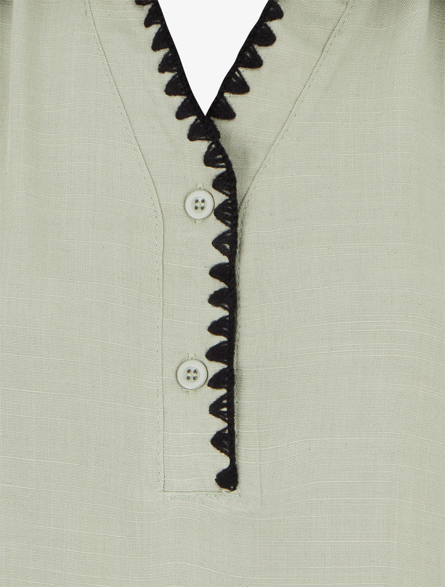 Mouwloze blouse met geborduurde kraag - Amandelgroen - Image 3