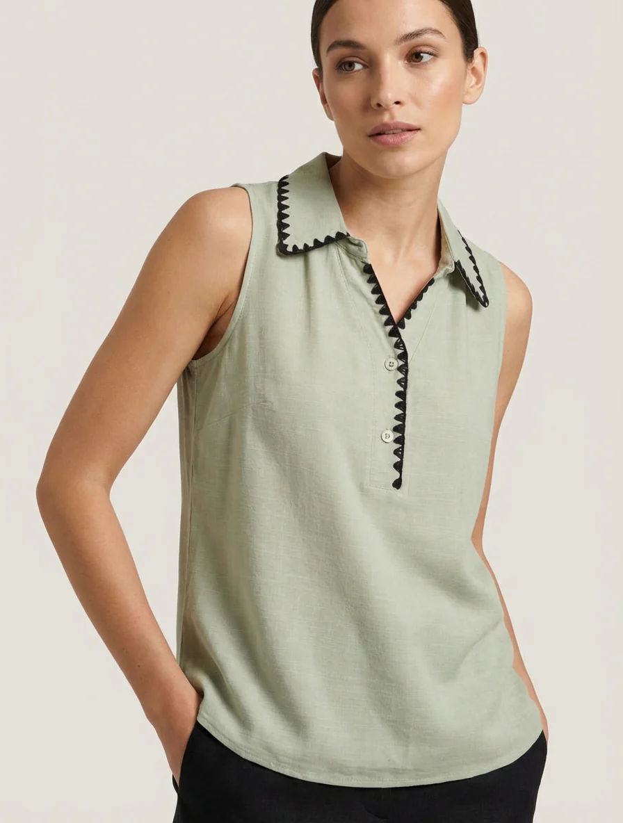 Mouwloze blouse met geborduurde kraag - Amandelgroen - Image 4