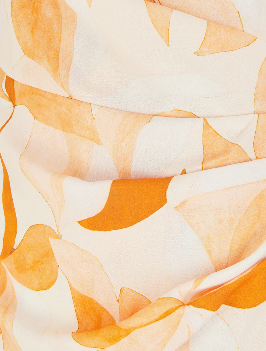 Mouwloze wikkeljurk met bladerprint. - Oranje - Image 3