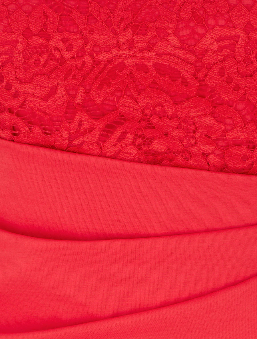 Nauwsluitende jurk met kant en draperie - Rood - Image 3