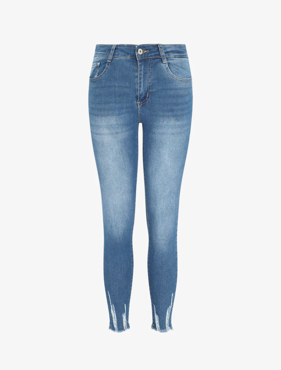 Push-up jeans met gerafelde randen. skinny fit - blauw