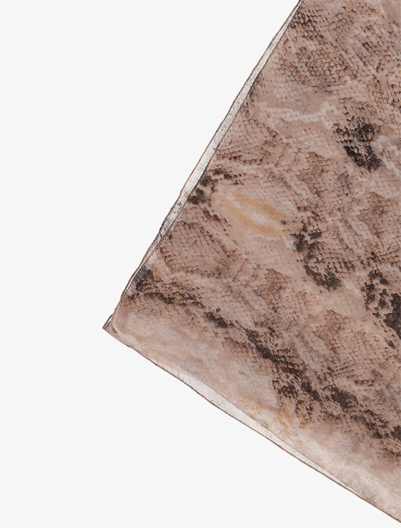 Sjaal met pythonprint - taupe - Image 2