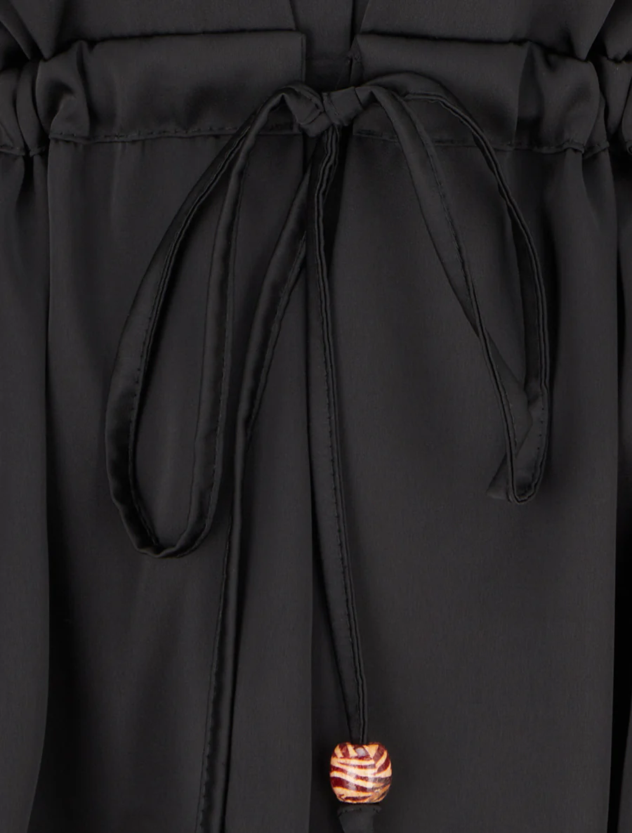 Ruime satijnen blouse met strikjes. - Zwart - Image 3