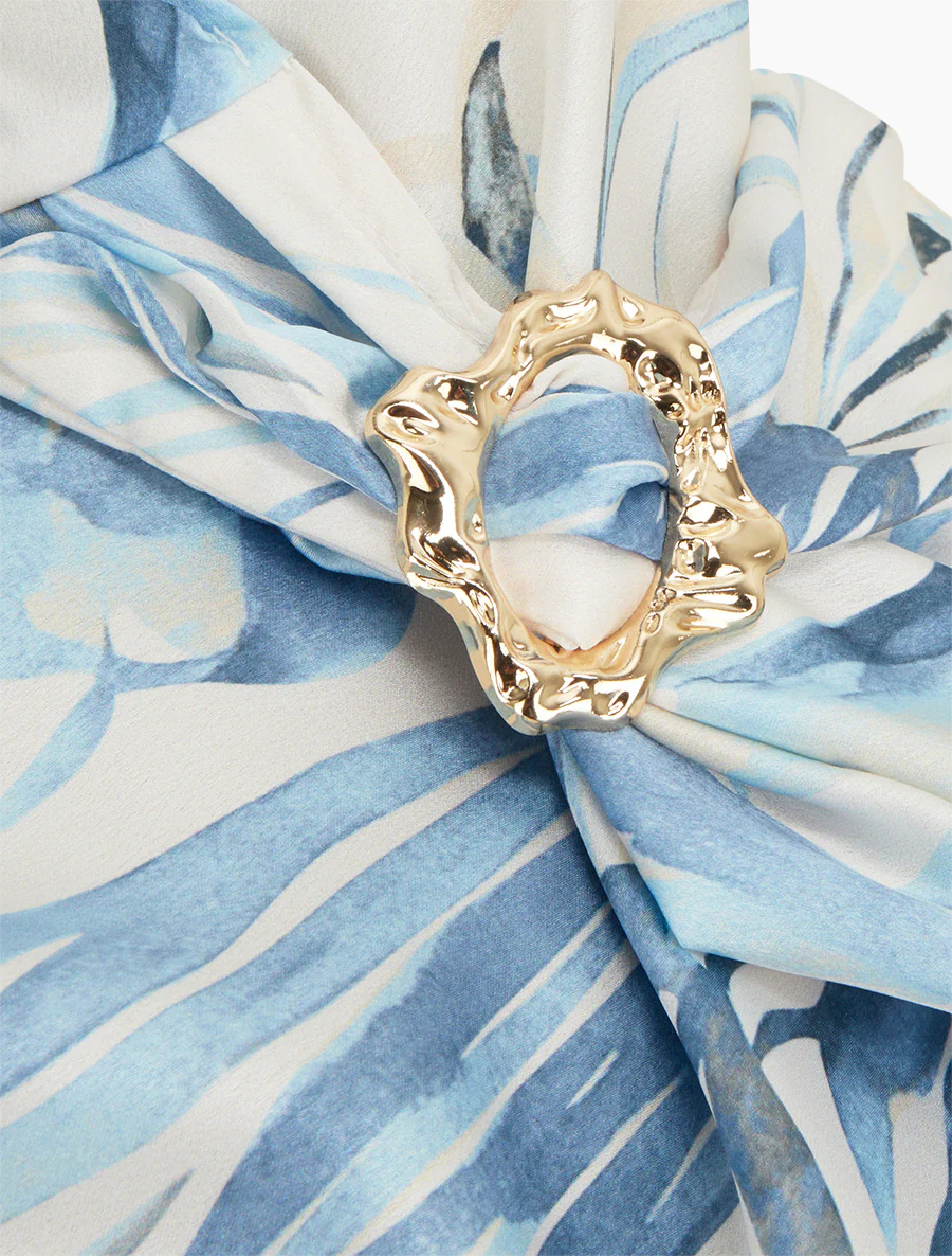 Satijnen top met bladenprint en sierlijke bandjes. - Blauw - Image 3