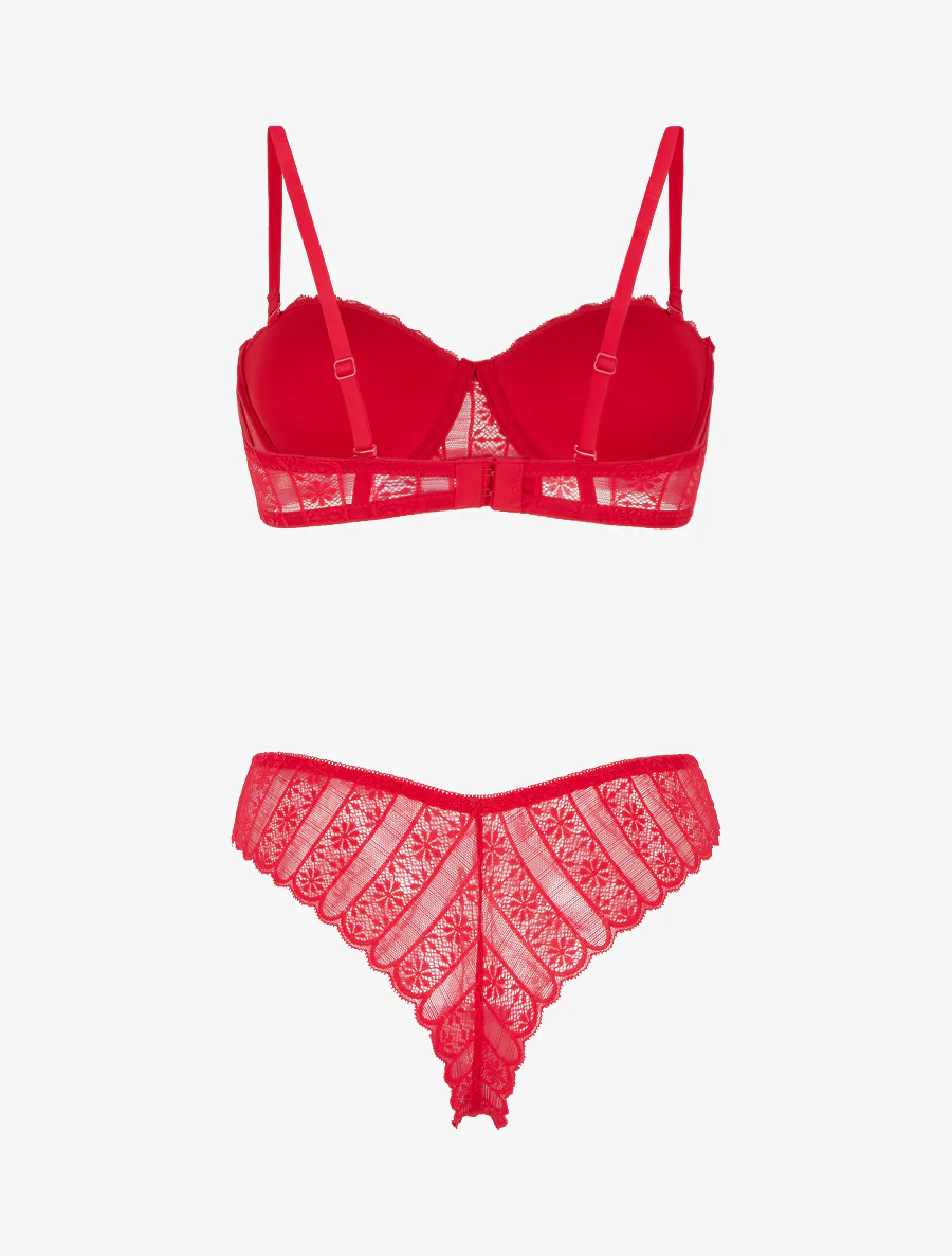 Set van een kanten bh en string met opengewerkt patroon - Rood - Image 3