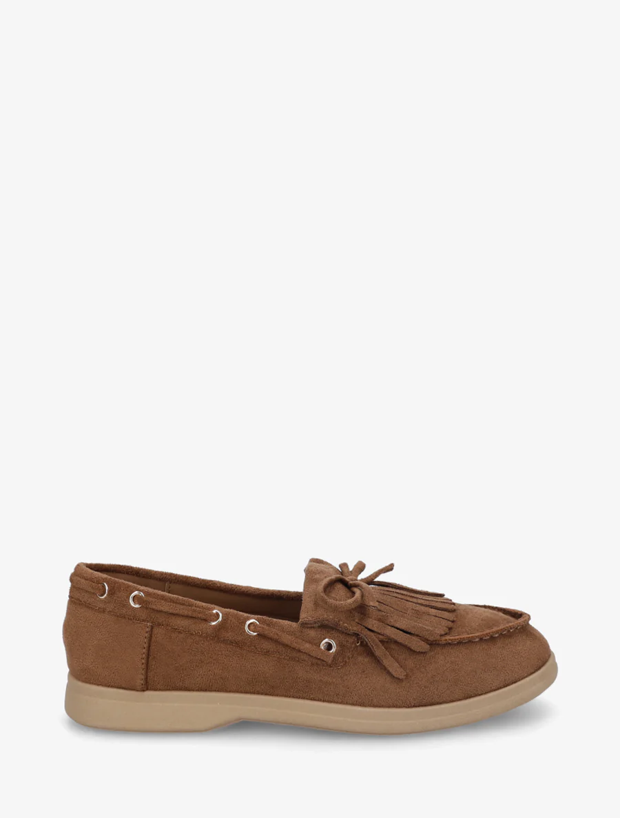 Suède mocassins met franjes en strik. - Kameel